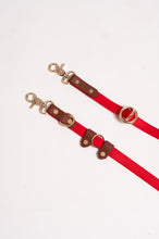 Load image into Gallery viewer, Model leash: Multi leash Red &amp; Pecan
